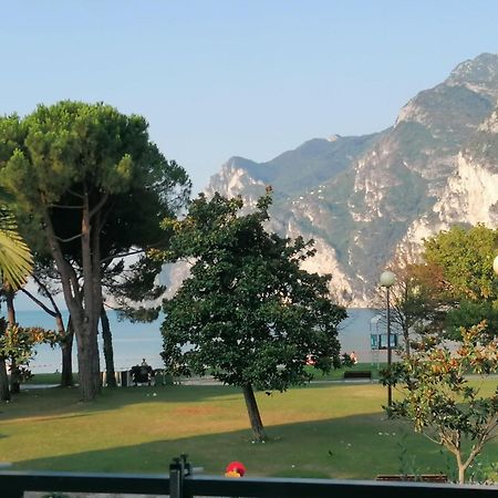Terrazza Sul Lago Riva del Garda Exteriör bild