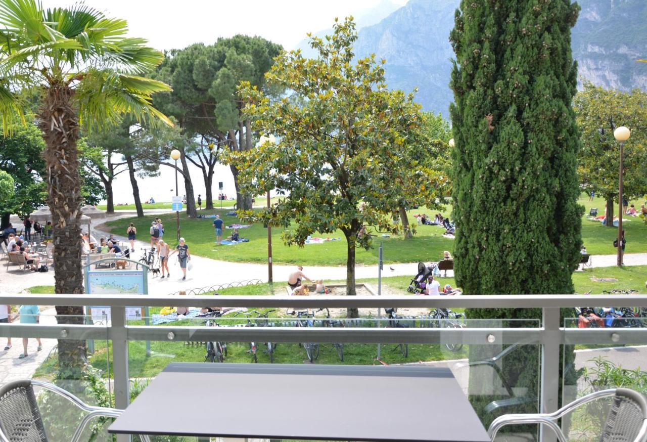 Terrazza Sul Lago Riva del Garda Exteriör bild